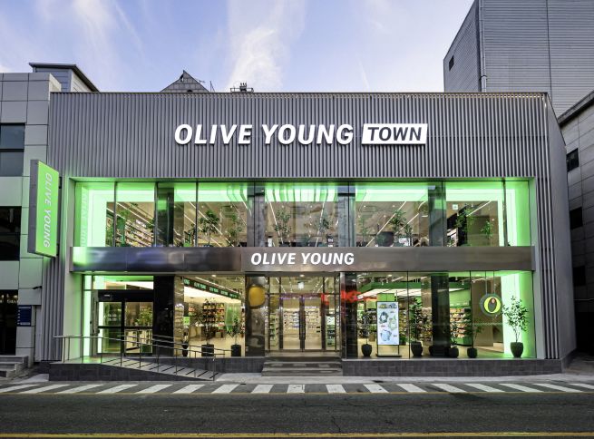 CJ Olive Young Partners With UAE’s Life Healthcare Group to Expand K-Beauty Reach CJ Olive Young Partners With UAE’s Life Healthcare Group to Expand K-Beauty Reach