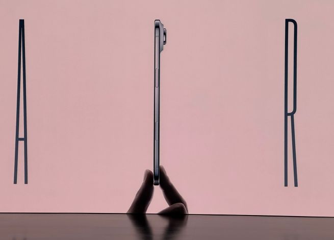 Samsung and Apple Ultra-Thin Phones