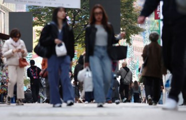 More South Koreans Expect Better Finances Next Year, Survey Finds, Even as Loneliness Rises