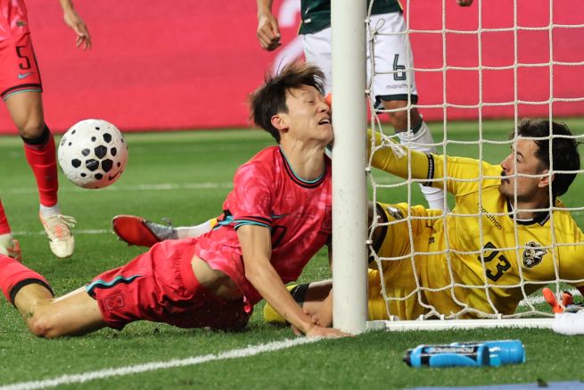 A Split-Second Save by Bolivian Goalkeeper Sparks National Conversation on Sportsmanship — and Humanity A Split-Second Save by Bolivian Goalkeeper Sparks National Conversation on Sportsmanship — and Humanity