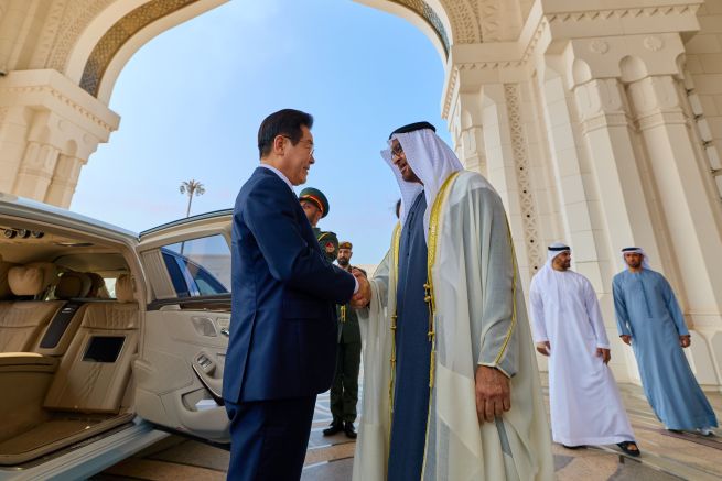 A New Kind of Partnership: Korea Looks to the UAE as It Searches for Its Next Growth Engine A New Kind of Partnership: Korea Looks to the UAE as It Searches for Its Next Growth Engine
