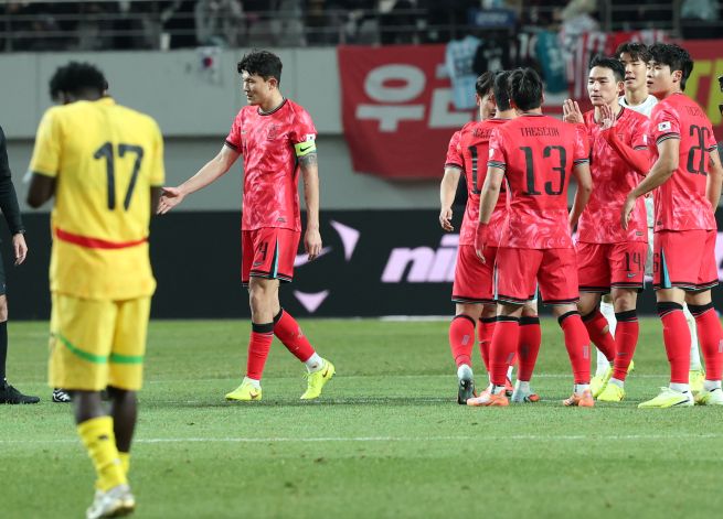 On November 18 at Seoul World Cup Stadium in Mapo District, the men's national football friendly match between South Korea and Ghana ended in a 1–0 victory for Korea. The Ghanaian squad was missing many of its key players and was effectively regarded as a second-string team. (Yonhap)