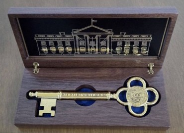 Trump Presents South Korea’s President With ‘Key to the White House’