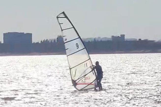 Illegal water leisure activities in the Nakdong River estuary are putting protected migratory birds, such as whooper swans, at risk.