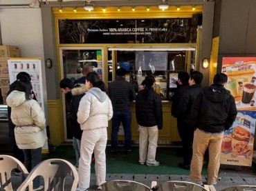 Latest Viral Snack Fuels Debate Over Coffee-Shop Labor Strain