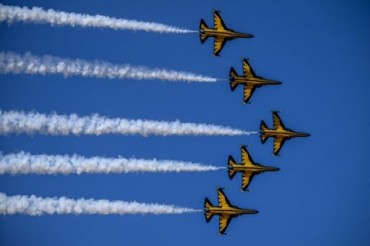 Air Force Aerobatic Team Set for First Middle East Defense Exhibition