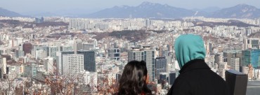 South Korean Household Lending Falls for First Time in Nearly a Year