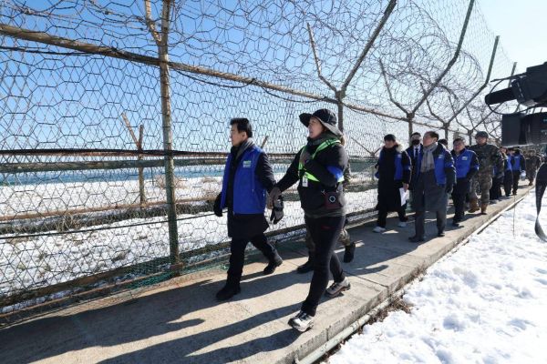 This photo, provided by the unification ministry, shows Minister Chung Dong-young during a visit to a closed trail section within the Demilitarized Zone in Goseong and other border facilities on Jan. 21, 2026. (Yonhap)