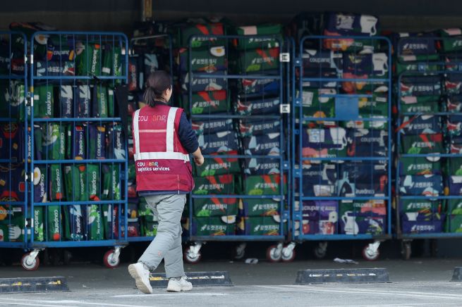 A Coupang logistics center in Seoul. (Yonhap)