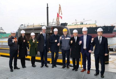 Canada’s Defense Procurement Minister Visits Hanwha Shipyard as Submarine Decision Nears