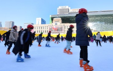 Seoul Plaza Ice Rink Draws Record Crowds, Boosted by Foreign Tourists